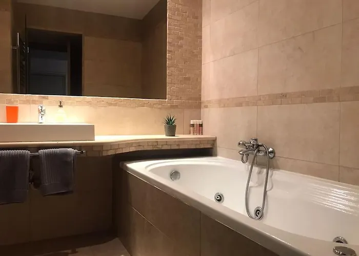 5 Min From Papageorgiou Free Indoor Parking *